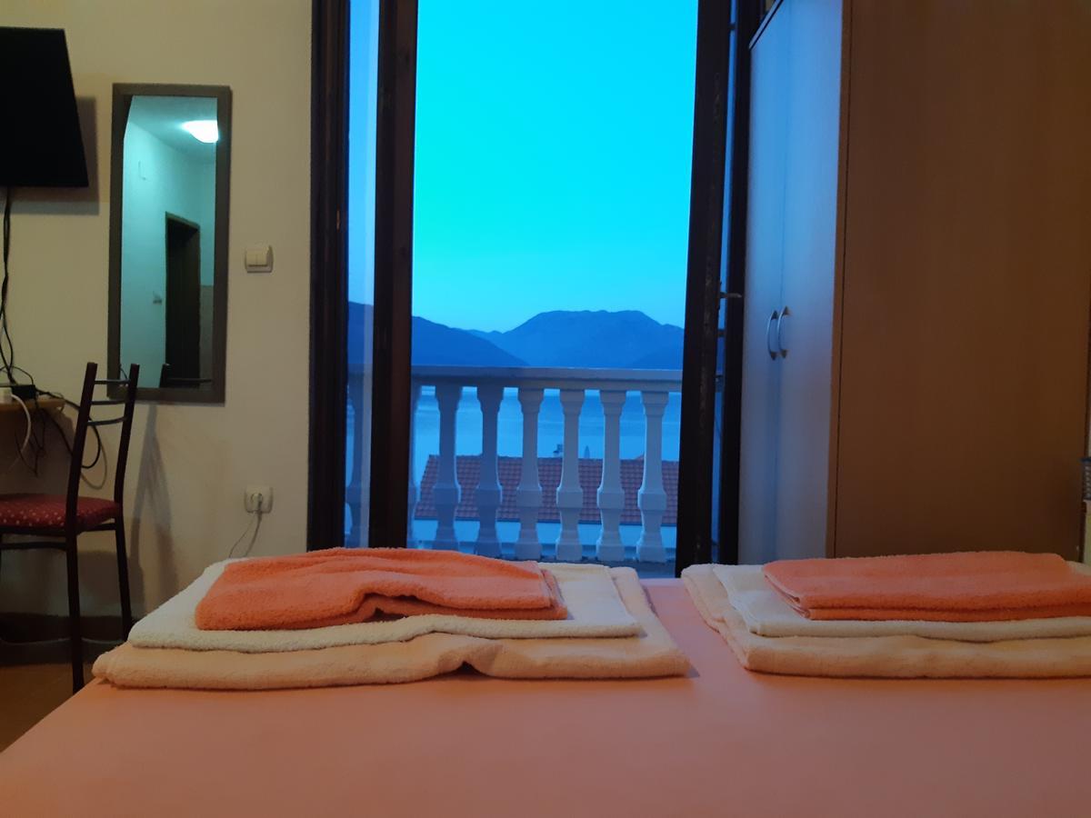 Apartments Ceca Tivat Exterior foto